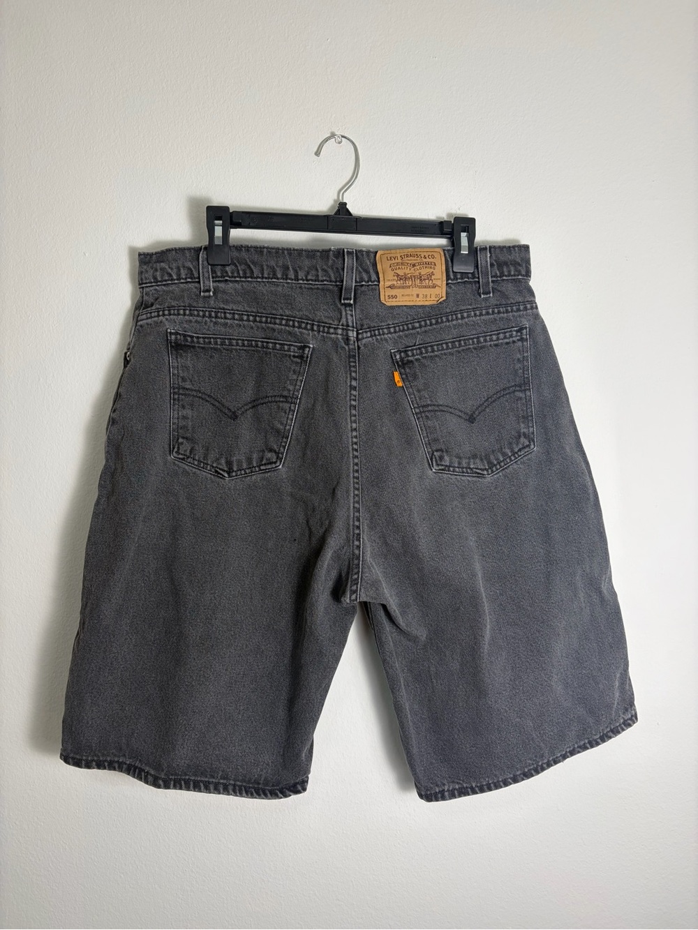 Vintage Levi’s 550 Orange Tab Black Denim Shorts Men’s 38 Relaxed Fit Baggy Y2K
